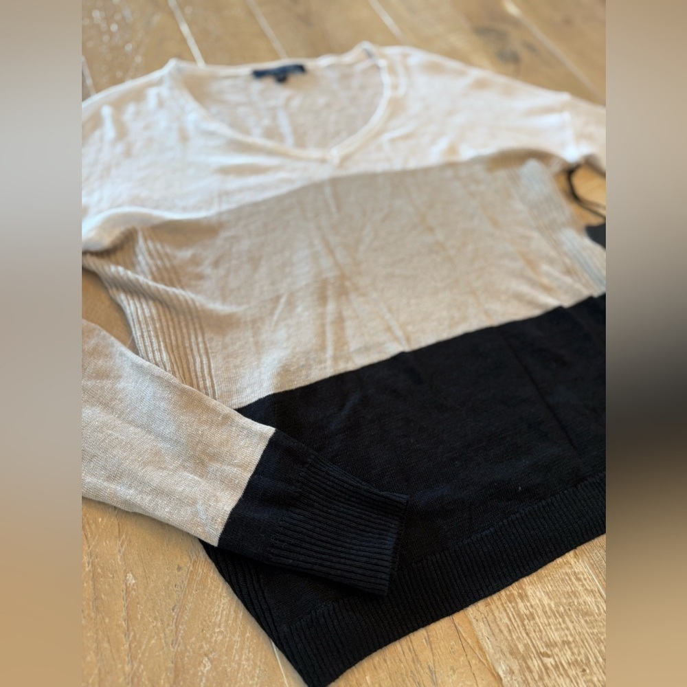 Colorblock V-Neck Sweater in White, Beige & Black - Picture 2 of 9